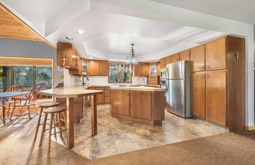 Paris House | Hunters Retreat Special!