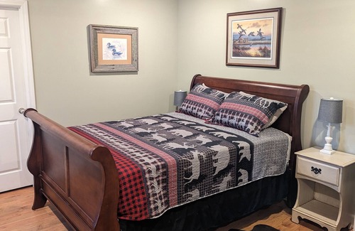 Harrisburg Cabin | Hunting lodge, weekend getaway, family gatherings. private country setting.