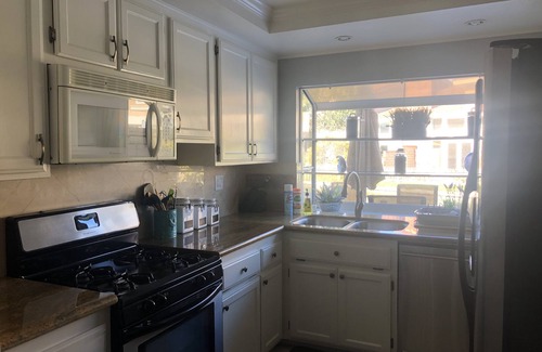 Huntington Beach Condo | Huntington Beach Condo-Gated Community-Location-Walk to pier/shops/restaurants