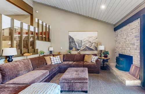 Lakeshore Apartment | Huntington Lake Condo #102