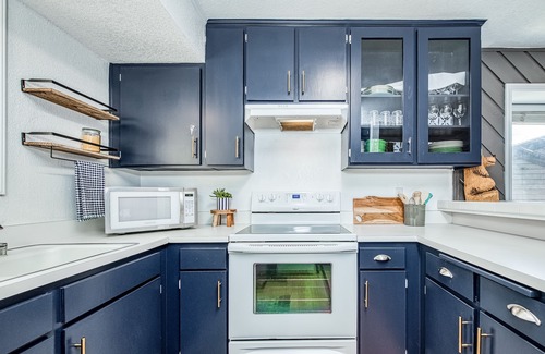 Lakeshore Condo | Huntington Lake Condo w/decks, high-speed WiFi, and community pool & hot tub