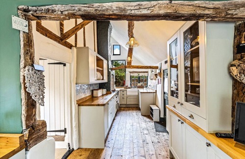 Henley House | Hunts cottage - Pet friendly