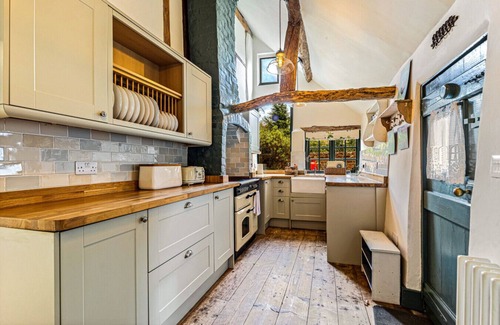 Henley House | Hunts cottage - Pet friendly