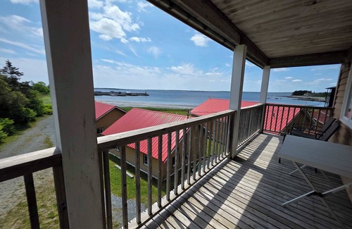 Hunts Point Apartment | Hunts Point Rustic Coastal Retreat Deluxe Suite