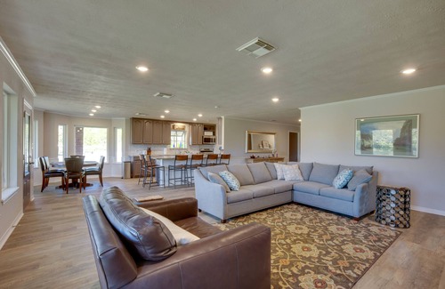 Oakhurst House | Huntsville Home w/Boat Dock on Trinity River!