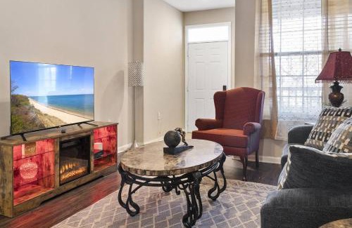 Huntsville Apartment | Huntsville Mid-City Serenity Oasis - Private Apartment in Gated Community
