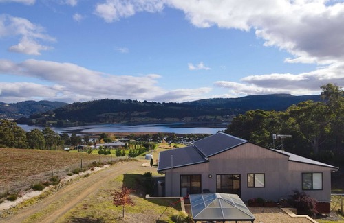 Cradoc House | Huon Heights Hideaway at Cygnet Coast
