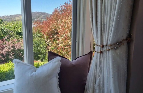 Wodonga House | "Huonview" House on the Hill. Views for miles. 5 mins from CBD