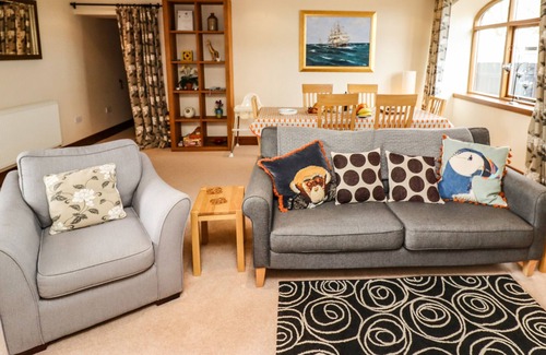 Thwing Cottage | HURDLES COTTAGE, family friendly, with pool in Great Driffield