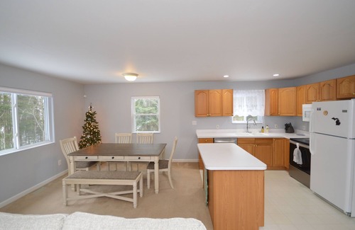 Cheboygan House | Huron House: 4-bedroom family-friendly house near Mackinac Island, on Lake Huron