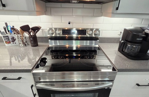 Kitchener Apartment | Huron Natural Hidden Gem with a beautiful Ravine view - Kitchener