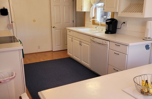 Oscoda House | "Huron Winds" a charming 3-bedroom house just steps from Lake Huron in Oscoda