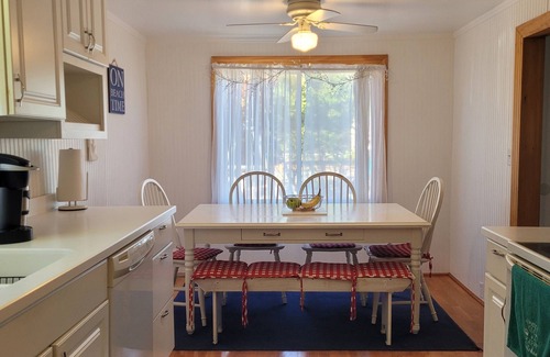 Oscoda House | "Huron Winds" a charming 3-bedroom house just steps from Lake Huron in Oscoda