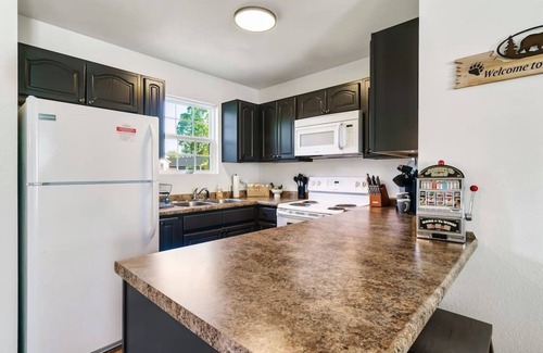 Sevierville Condo | HURRY! FALL IS HERE! Smoky Mountain Condo + Sleeps 6 + Jacuzzi + Games + Views