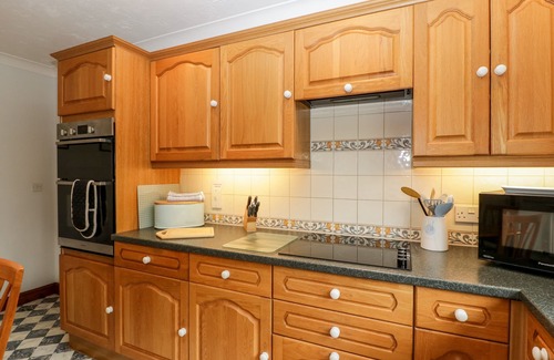 Ewyas Harold Cottage | HURST GREEN, pet friendly, with a garden in Ewyas Harold