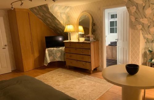 Camberley Bed & Breakfast | Hurstbourne