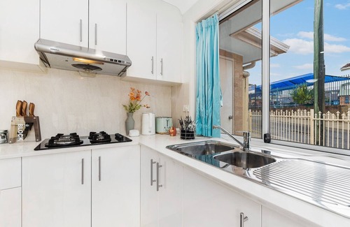 Hurstville Apartment | Hurstville 2Br Granny flat near Shopping & Train