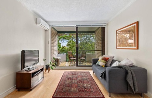 Mortdale Apartment | Hurstville home with a view, comfort & style