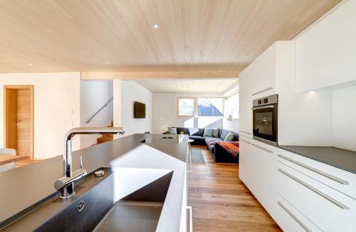 Brand House | Hus 128