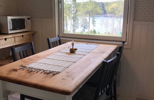 Bredsjo House | Hus Bjöksjöblick - Holiday home with lake view & boat in southern Sweden