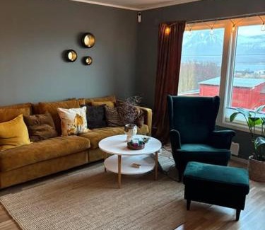 Sortland Apartment | Hus med havutsikt i vakre Vesterålen - naboen til Lofoten