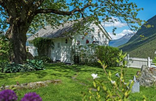 Kinsarvik House | Huse Gjestegard