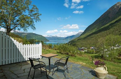 Kinsarvik House | Huse Gjestegard