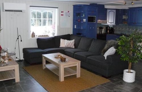 Marnardal House | Huset Alcamaro