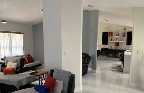 Miramar House | Hushed Miramar Town