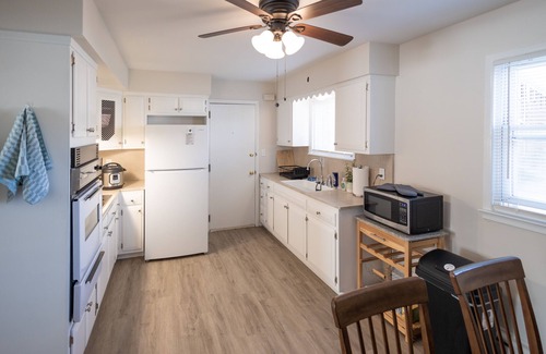 Belleville Apartment | Hustle and Bustle in Belleville - 1 Bedroom