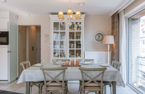 Knokke Apartment | Huswell - Apartment for 6 person in Knokke with parking