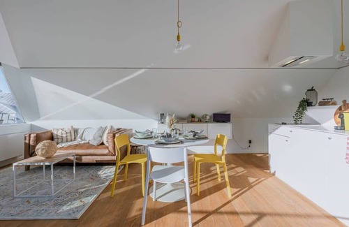 Ghent City Centre Apartment | Huswell - Bright apartment overlooking the 3 towers of Ghent