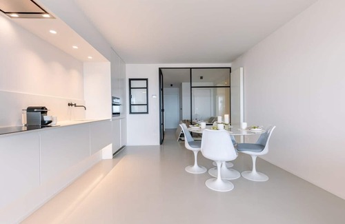 Het Zoute Apartment | Huswell - Cozy modern studio with magnificent sea-view