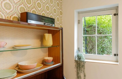 Heilig Kerst Apartment | Huswell - Retro apartment with cozy city garden