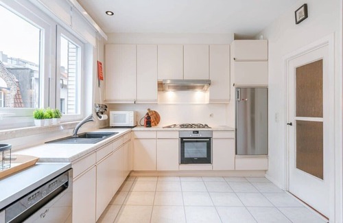 Westende House | Huswell - Spacious Vacation Home for 12 Guests in Westende