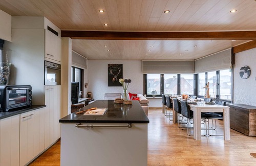 Raversijde Apartment | Huswell - Sunny & Stylish Beachside Retreat
