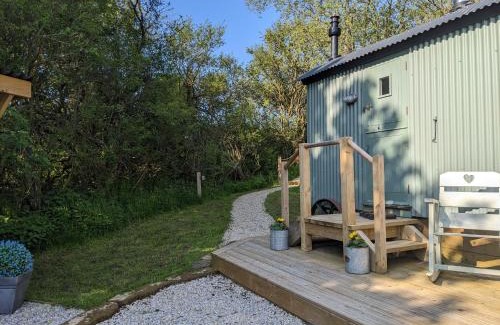 Great Fryup Dale Ski Chalet | Hut In The Glade, Shepherds Hut with Hot Tub