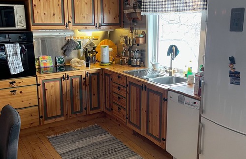 Kvam Cabin | Hut with fireplace, great hiking trails nearby