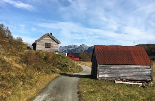 Kvam Cabin | Hut with fireplace, great hiking trails nearby