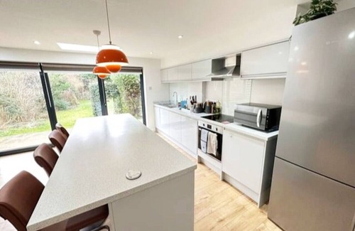 Botley House | Hutchcomb Villa, 4 Bed Luxury House,Oxford+Parking