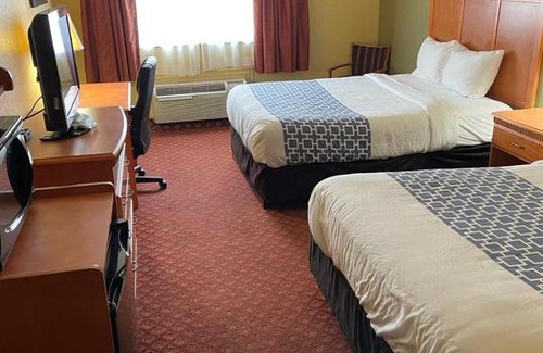 South Hutchinson Hotel | HUTCHI BELL