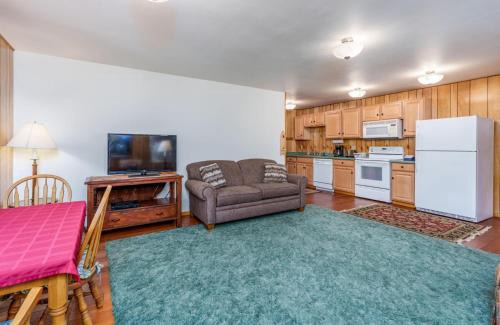 Yosemite West House | Hutchings Cabin & Apt.