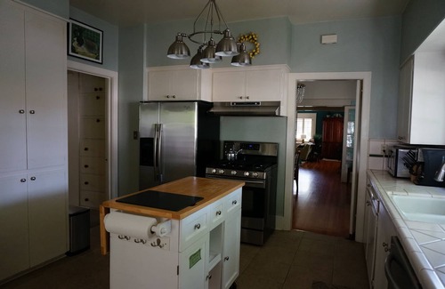 Lodi House | Hutchins House in Beautiful Downtown Lodi