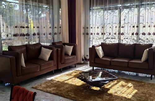 Entebbe Hotel | HUTLAND HOTEL