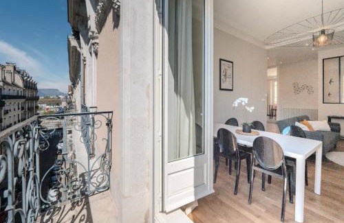 Grenoble City Centre Apartment | #HW Le Mazet Hyper-centre Haussmanian apartment