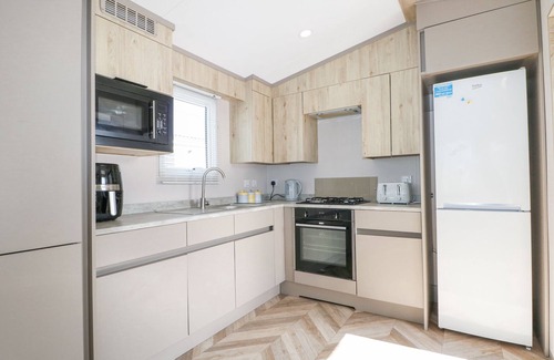 Bognor Regis Cottage | HW42, pet friendly, with pool in Bognor Regis