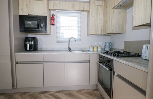 Bognor Regis Cottage | HW42, pet friendly, with pool in Bognor Regis