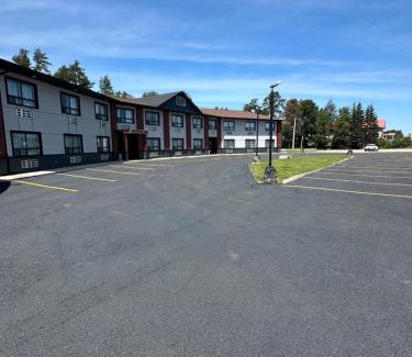 Algoma District Hotel | HWY 17 Hotel