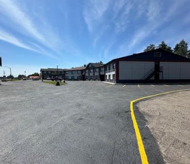 Algoma District Hotel | HWY 17 Hotel