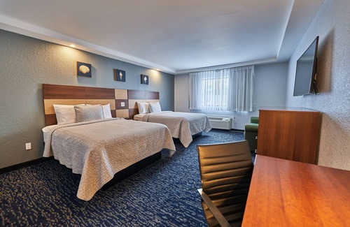 Main Street Hyannis Hotel | Hyannis Plaza Hotel